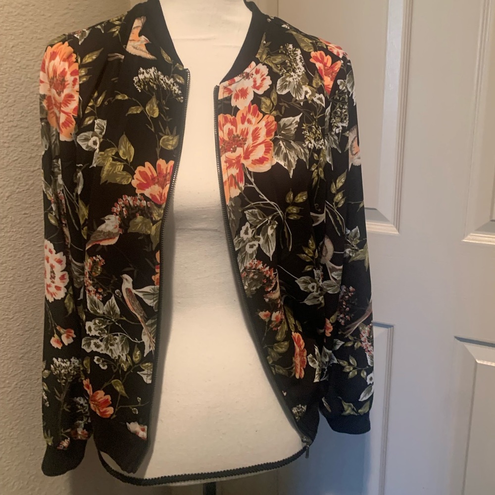 *Closet Clear Out Sale* NY&CO floral print zippered jacket